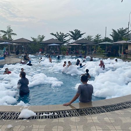 Dna Fun Zone Pekanbaru Exterior foto