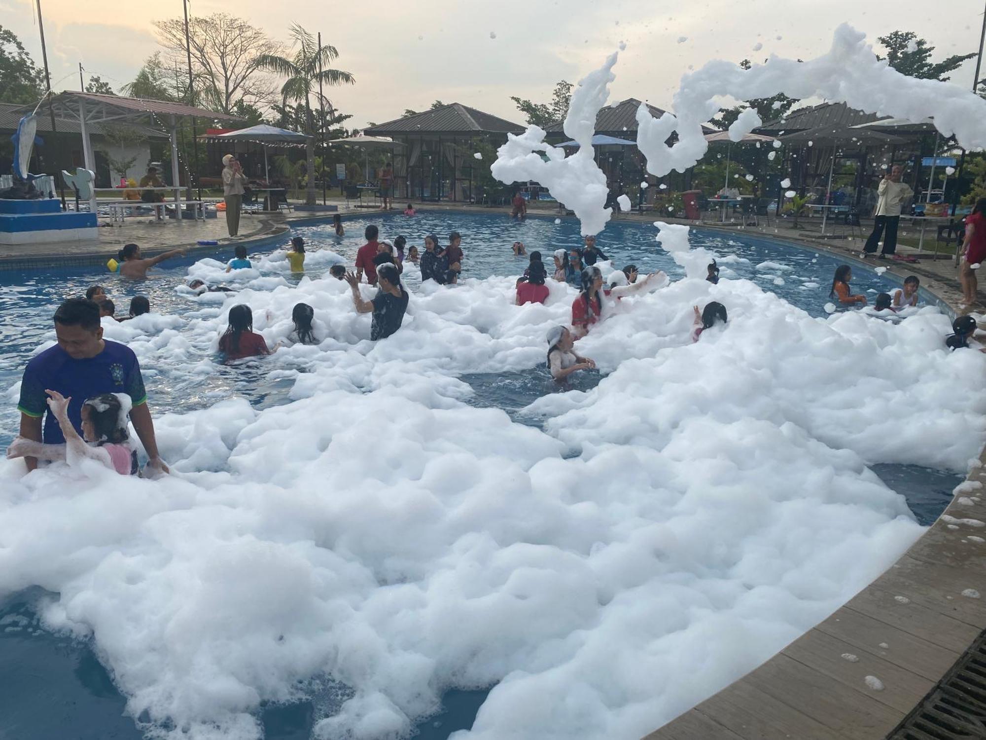 Dna Fun Zone Pekanbaru Exterior foto